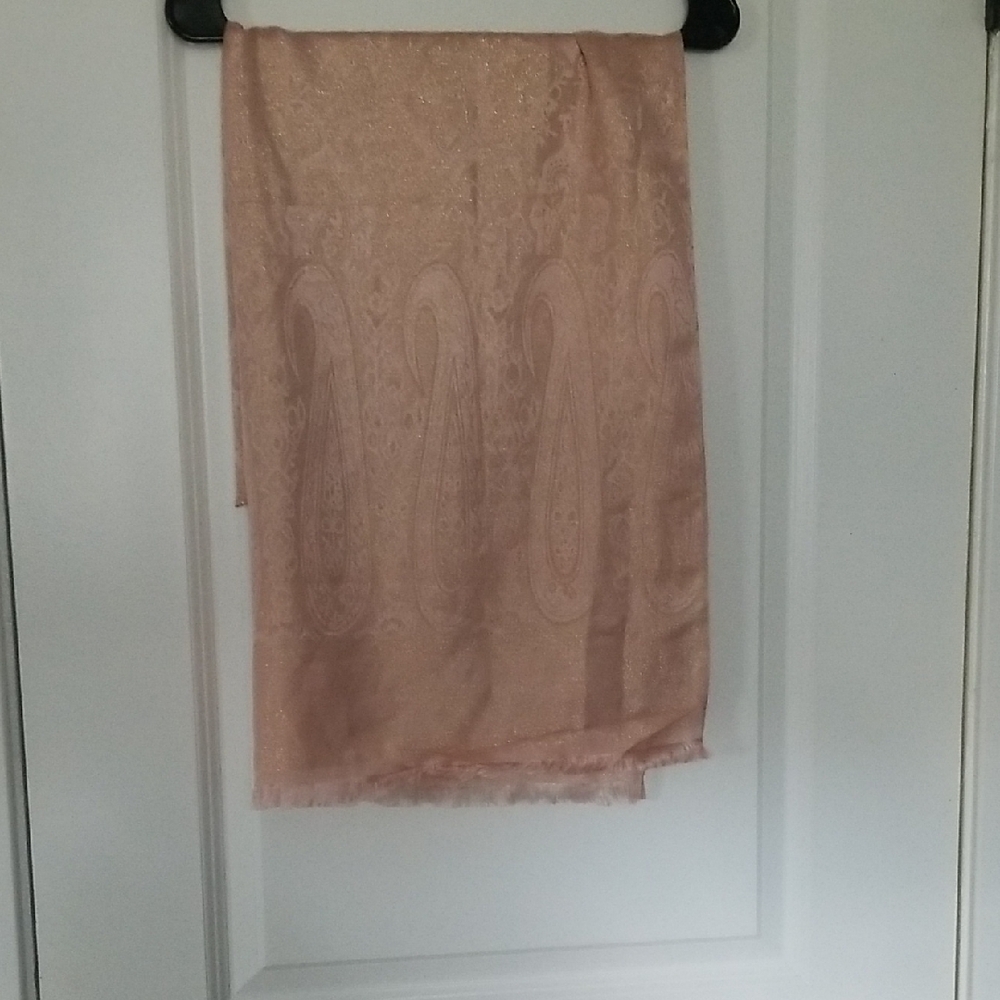 Elegant Paisley Scarf in Soft Pink